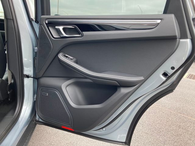 2024 Porsche Macan   - 22407245 - 29