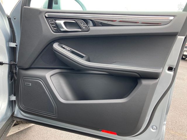 2024 Porsche Macan   - 22407245 - 30