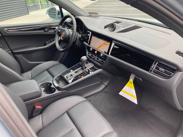 2024 Porsche Macan   - 22407245 - 31