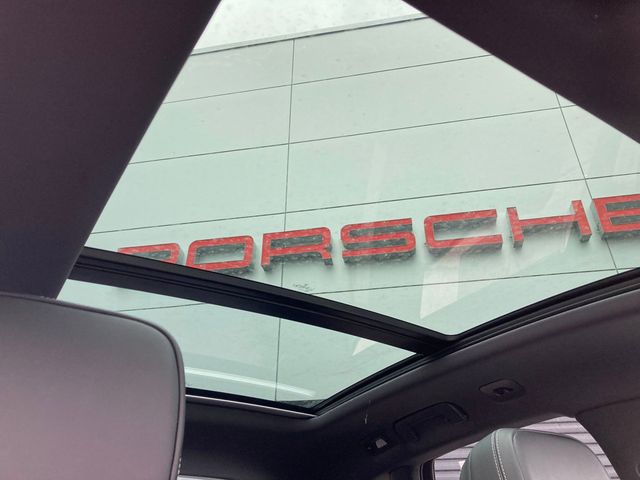 2024 Porsche Macan   - 22407245 - 32