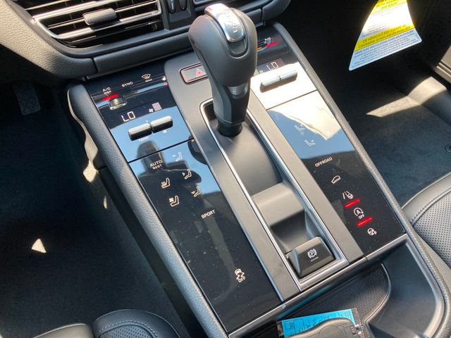 2024 Porsche Macan   - 22517770 - 12