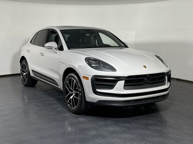2024 Porsche Macan Base - 23070052 - 8
