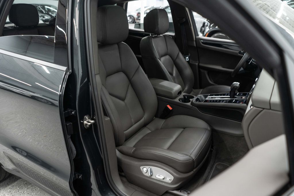 2024 Porsche Macan Base photo 11