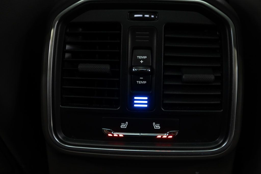 2024 Porsche Macan Base photo 15