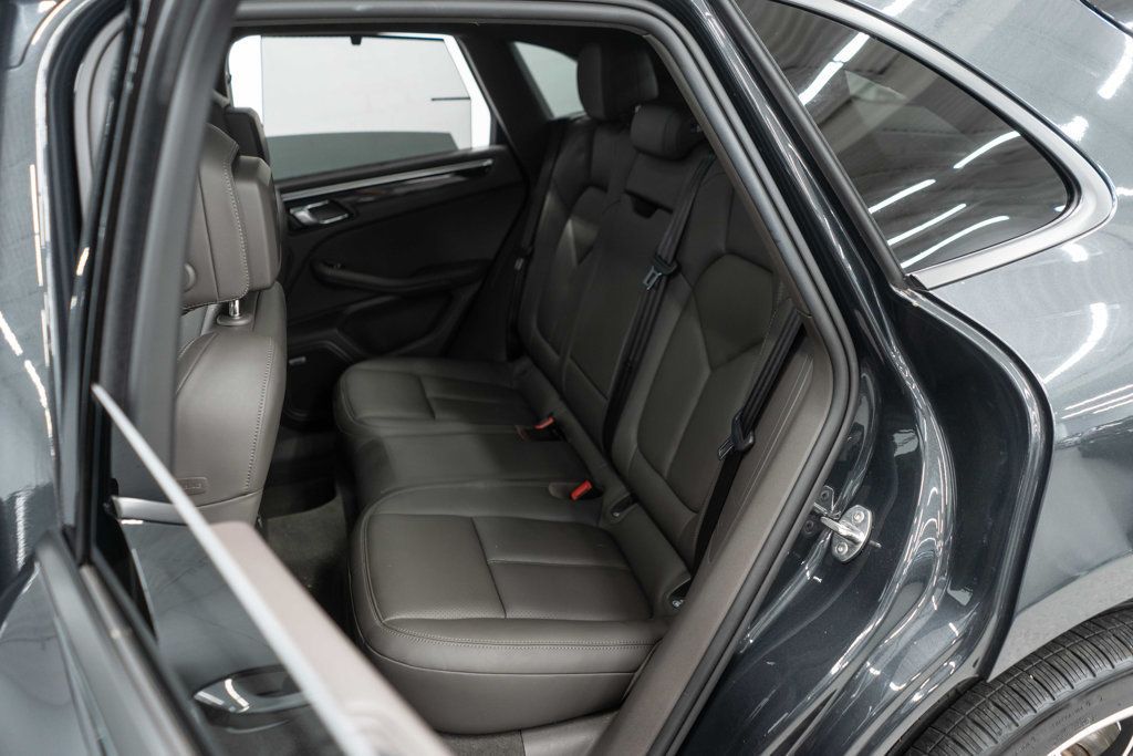 2024 Porsche Macan Base photo 16