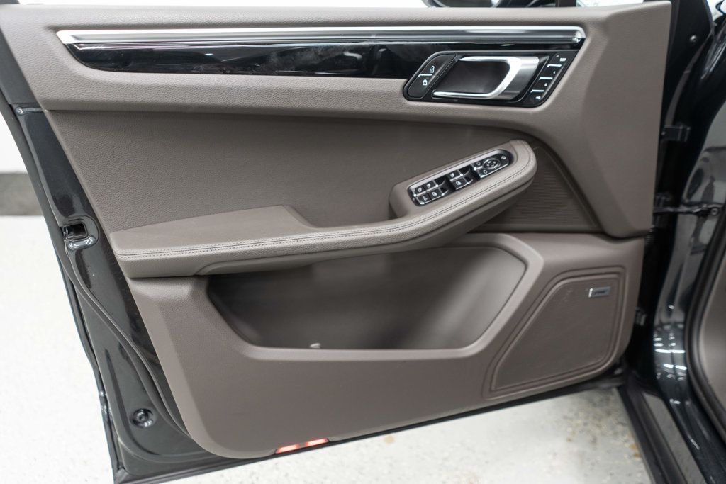 2024 Porsche Macan Base photo 17