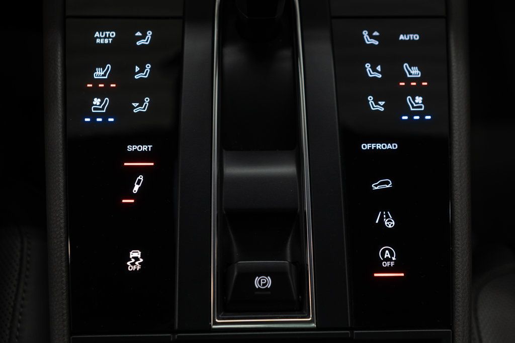 2024 Porsche Macan Base photo 27