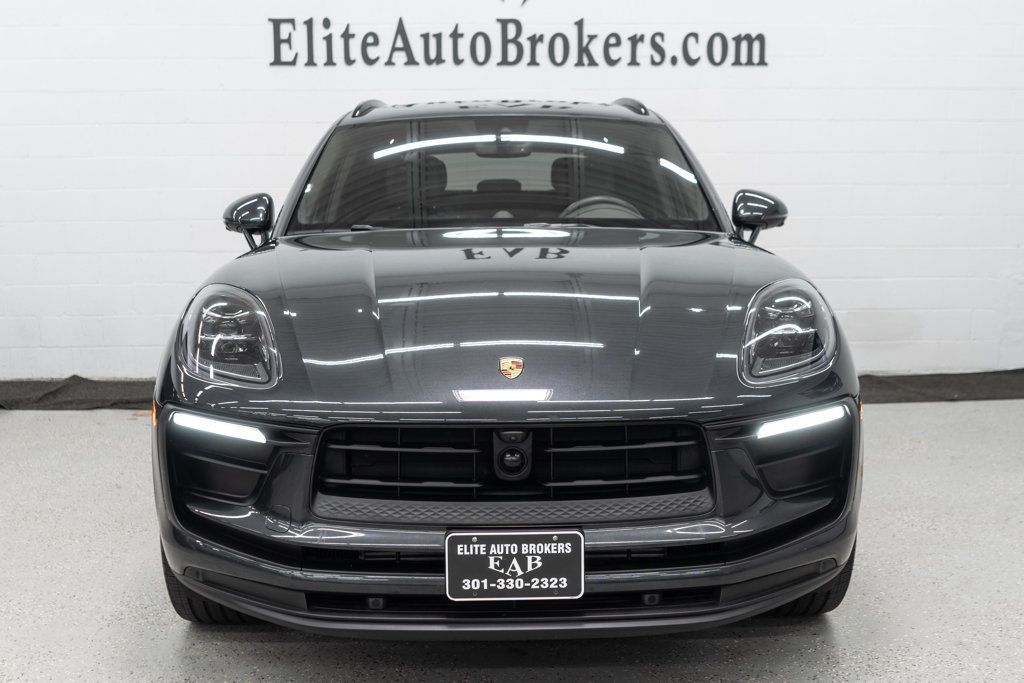 2024 Porsche Macan Base photo 3