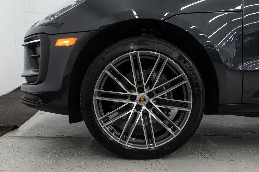 2024 Porsche Macan Base photo 32