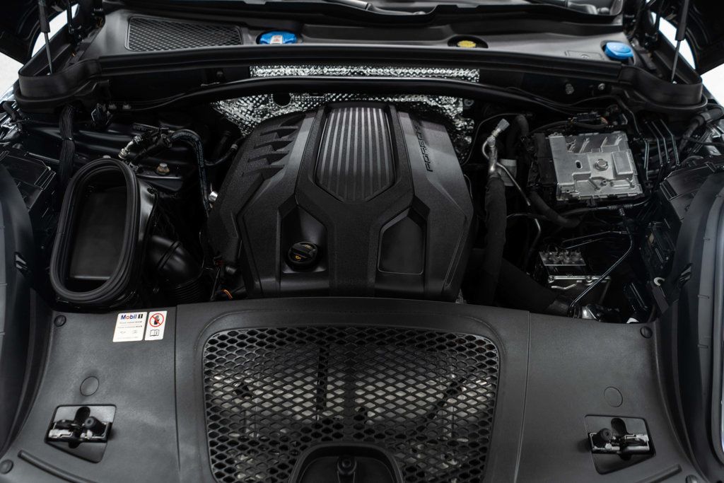 2024 Porsche Macan Base photo 38
