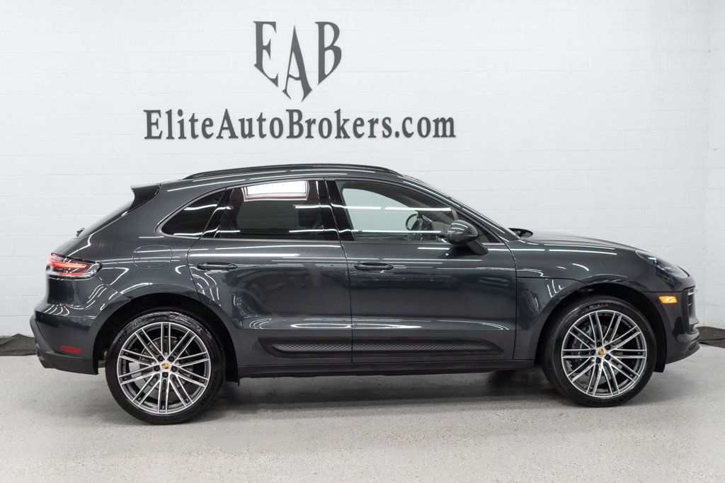 2024 Porsche Macan Base photo 5