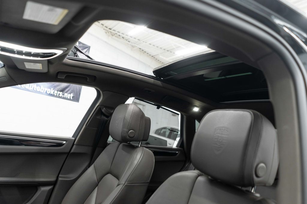 2024 Porsche Macan Base photo 8