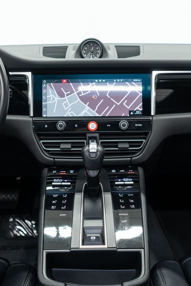 2024 Porsche Macan Base - 22937480 - 17
