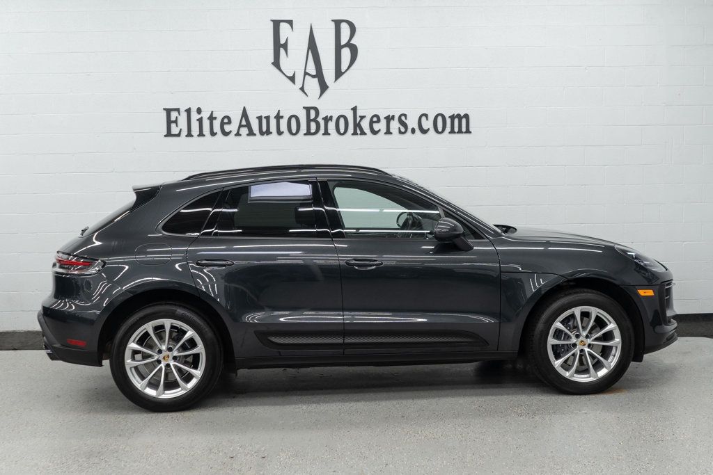 2024 Porsche Macan Base photo 2