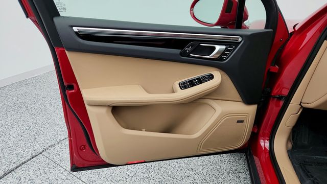 2024 Porsche Macan Base w/ Premium+ Pkg, 21’’ Wheels, Surround View & Bose S Sound - 22955765 - 10