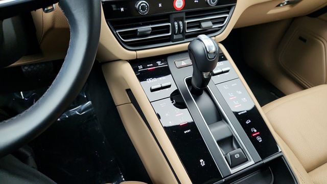 2024 Porsche Macan Base w/ Premium+ Pkg, 21’’ Wheels, Surround View & Bose S Sound - 22955765 - 16