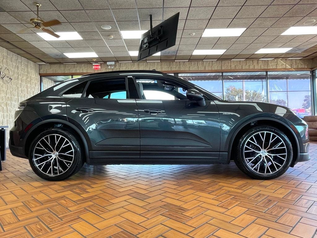 2024 Porsche Macan Electric 4 photo 10