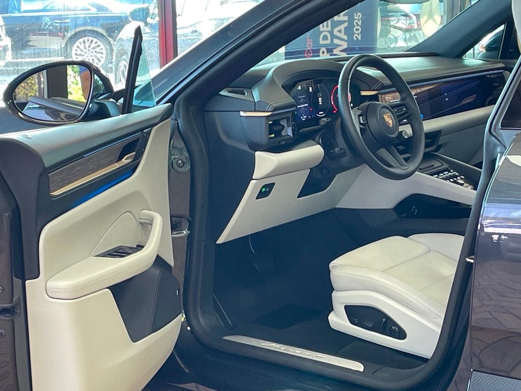 2024 Porsche Macan Electric 4 photo 15
