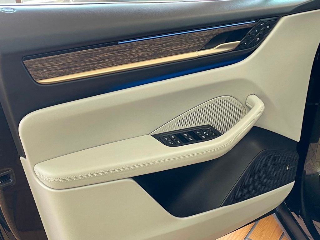 2024 Porsche Macan Electric 4 photo 20