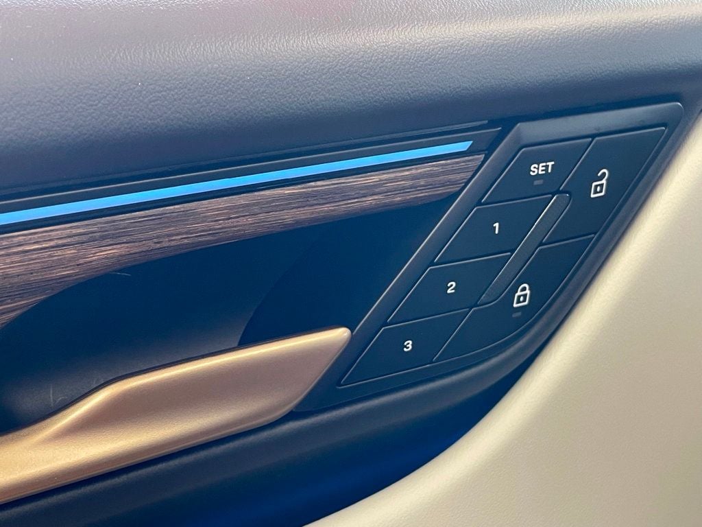 2024 Porsche Macan Electric 4 photo 21