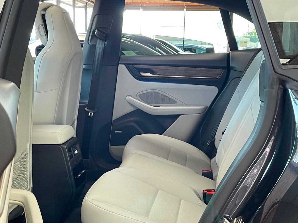 2024 Porsche Macan Electric 4 photo 23