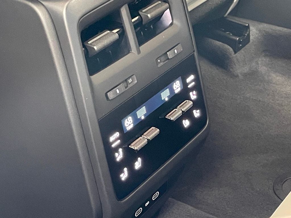 2024 Porsche Macan Electric 4 photo 24