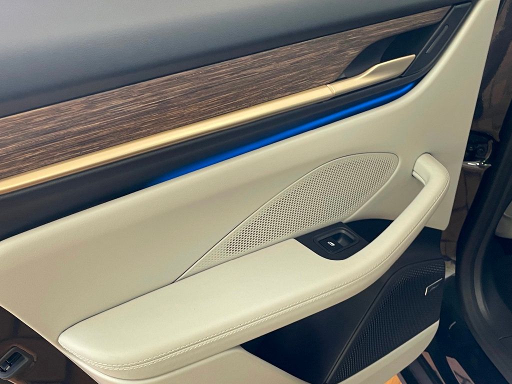 2024 Porsche Macan Electric 4 photo 25