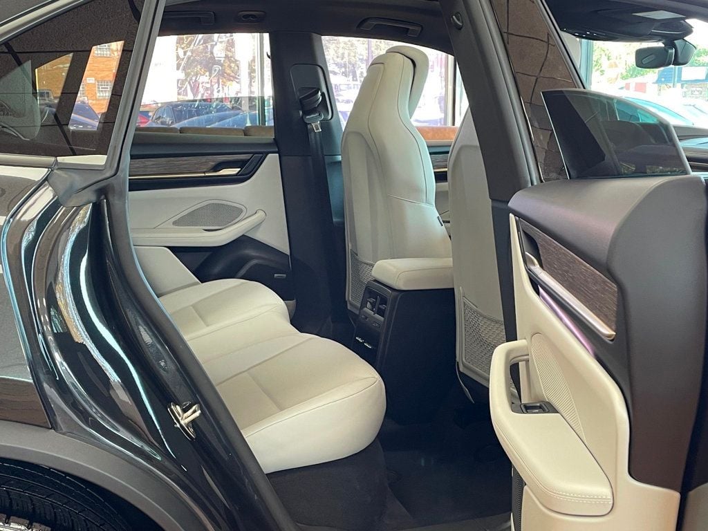 2024 Porsche Macan Electric 4 photo 28