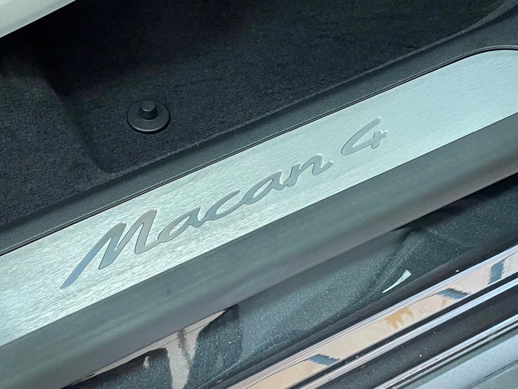 2024 Porsche Macan Electric 4 photo 31