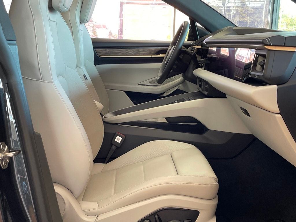 2024 Porsche Macan Electric 4 photo 32