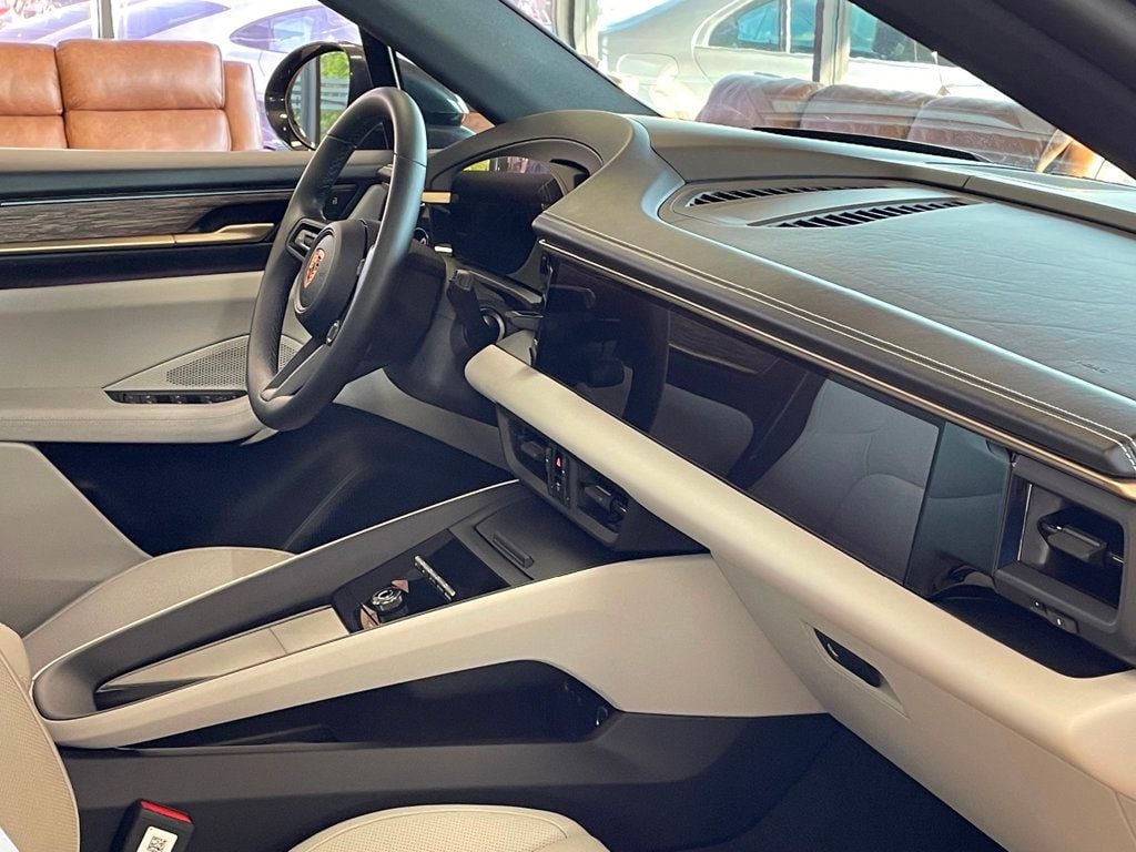 2024 Porsche Macan Electric 4 photo 34