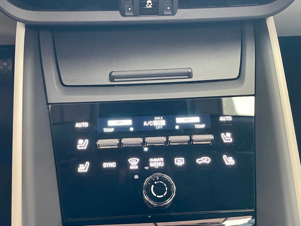 2024 Porsche Macan Electric 4 photo 44