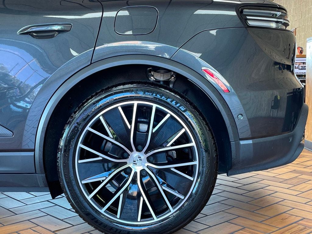 2024 Porsche Macan Electric 4 photo 8