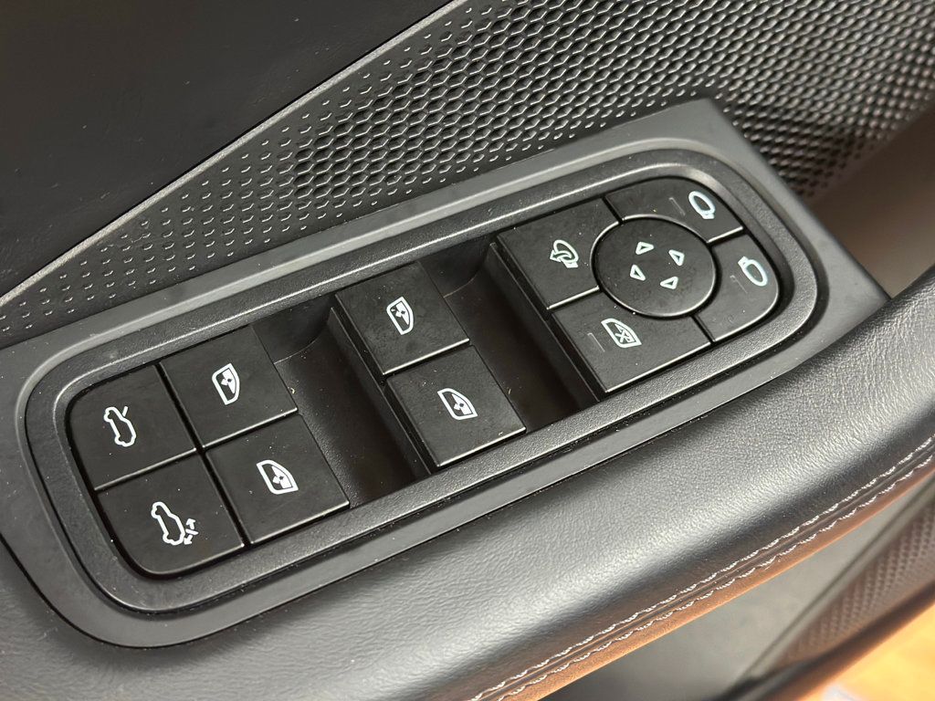 2024 Porsche Macan Electric 4 AWD - 22930926 - 19