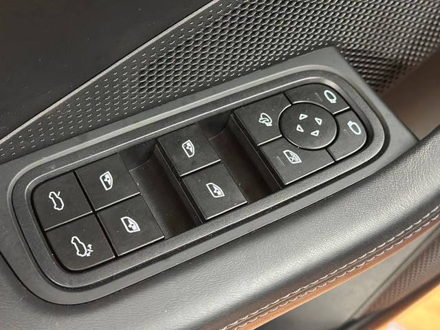 2024 Porsche Macan Electric 4 AWD - 22930926 - 19