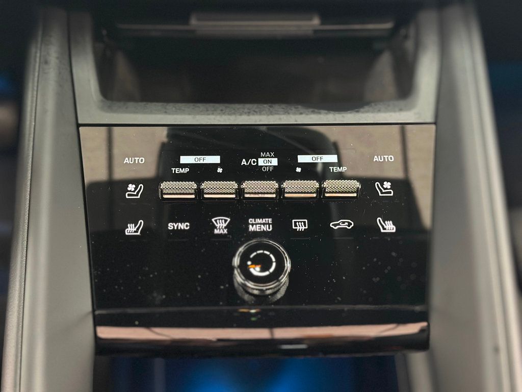 2024 Porsche Macan Electric 4 AWD - 22930926 - 35