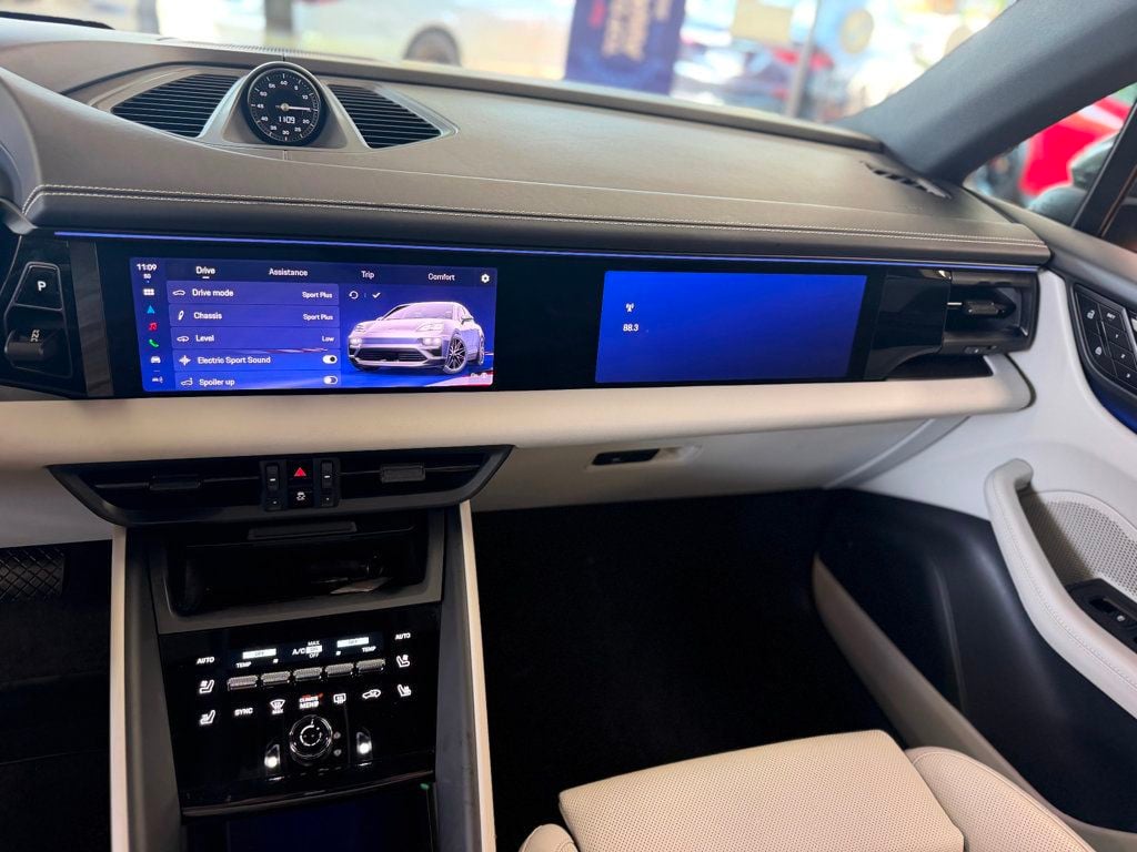 2024 Porsche Macan Electric 4 AWD - 23048734 - 28