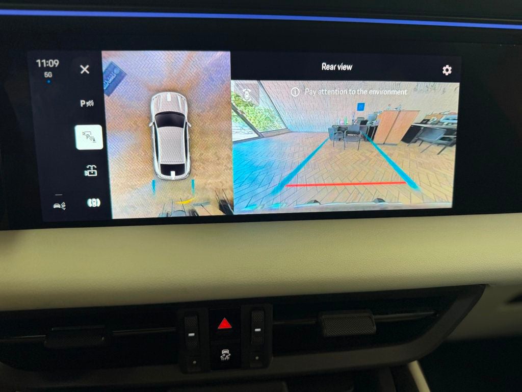 2024 Porsche Macan Electric 4 AWD - 23048734 - 31