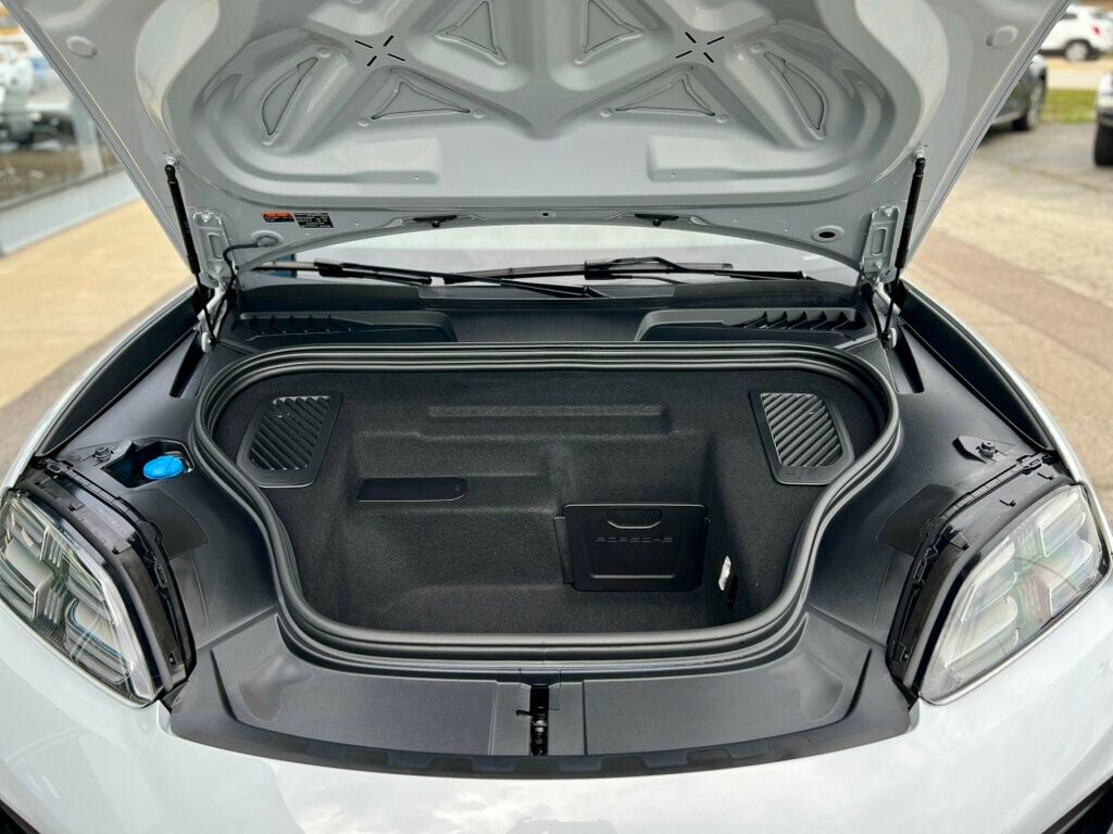2024 Porsche Macan Electric 4 AWD - 23080742 - 15