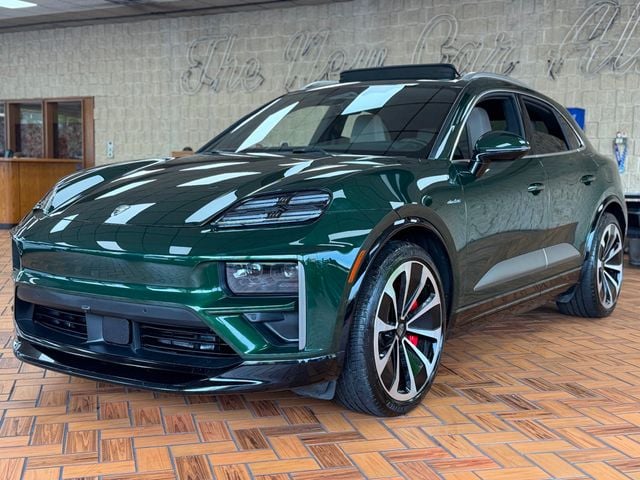 2024 Porsche Macan Macan Turbo Electric's photo