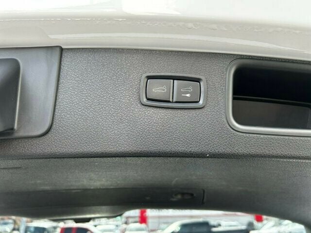 2024 Porsche Macan MSRP$89730/PremiumPlusPkg/PanoramicSunroof/LaneChangeAssist - 22969055 - 16