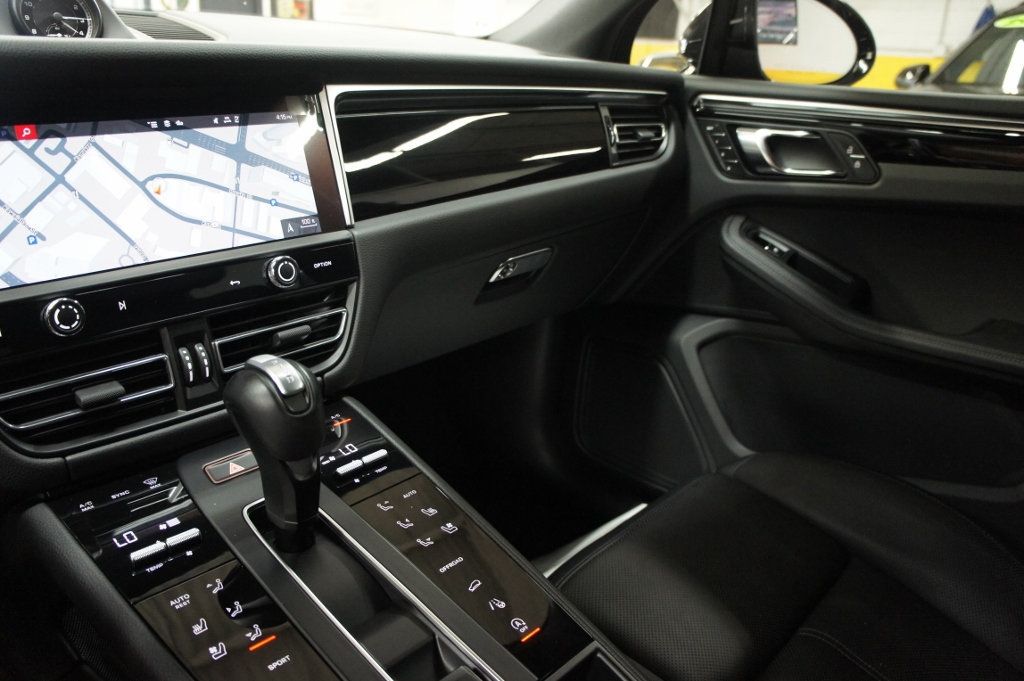 2024 Porsche Macan GTS photo 34