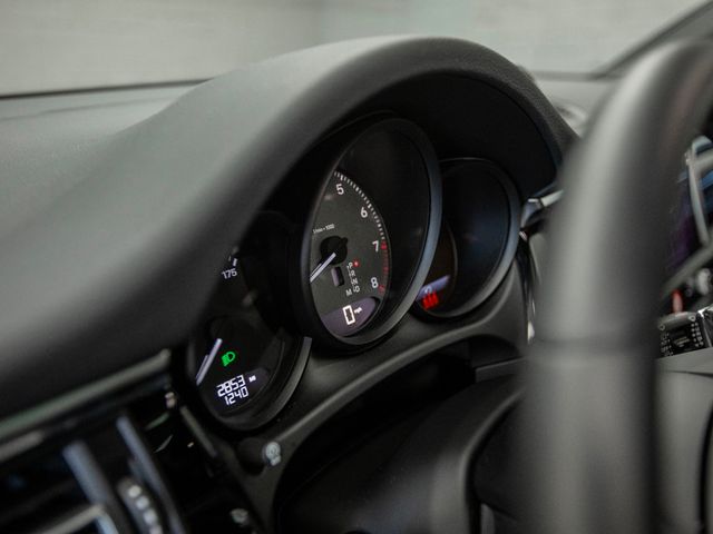 2024 Porsche Macan S - 22947810 - 18