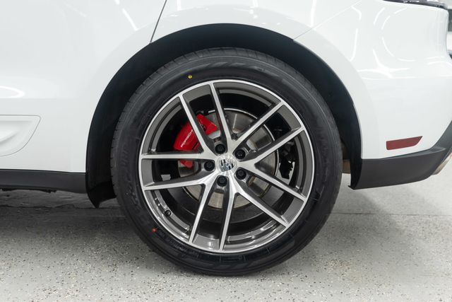 2024 Porsche Macan S - 23072642 - 36