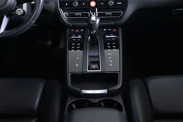 2024 Porsche Macan T - 23030503 - 18
