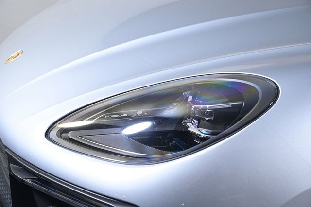 2024 Porsche Macan T - 23030503 - 28