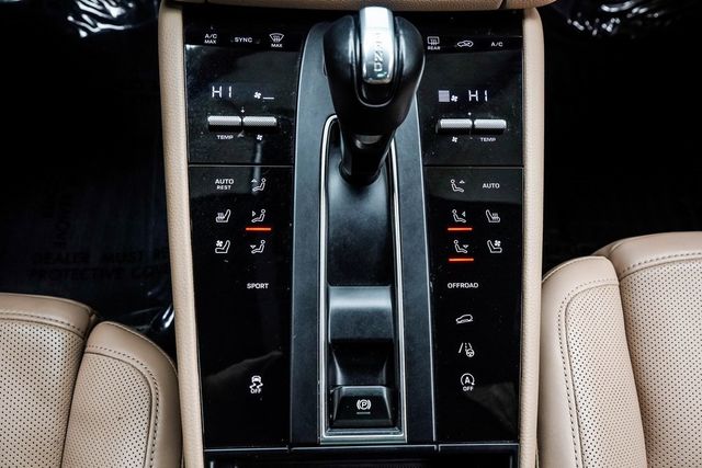 2024 Porsche Macan T - 22983944 - 24