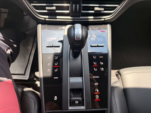 2024 Porsche Macan T AWD w/ MATTE BLACK WRAP - 23039148 - 4