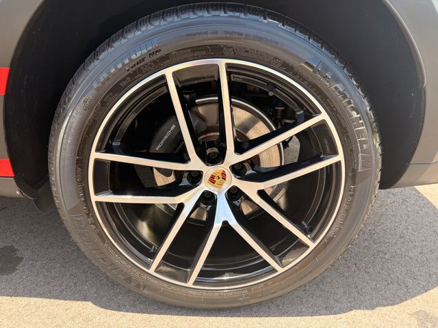 2024 Porsche Macan T AWD w/ MATTE BLACK WRAP WITH $9,330 IN PACKAGES!!! - 23039148 - 9
