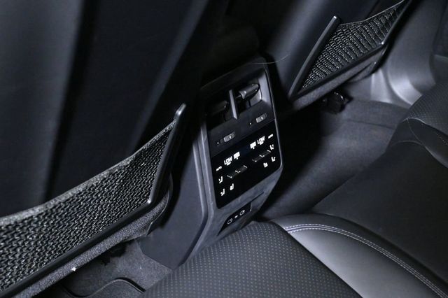 2024 Porsche Macan Electric 4 - 23022151 - 19